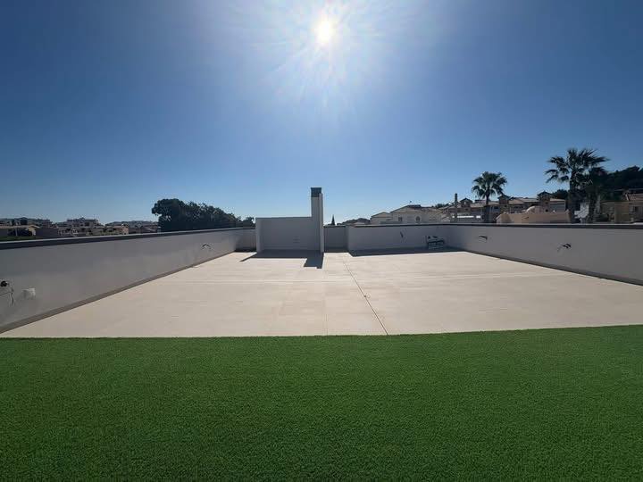 Modern single-level villa with private pool and sea views in Villamartin — 3