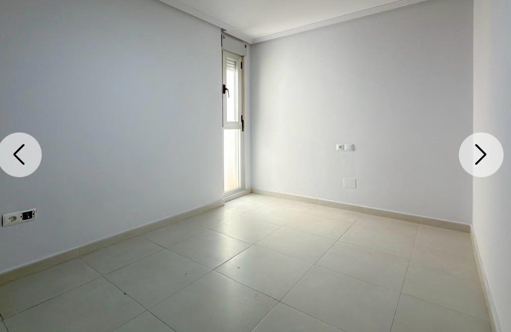 Semi-Renovated Apartment 200m from Cura Torrevieja Beach — 11