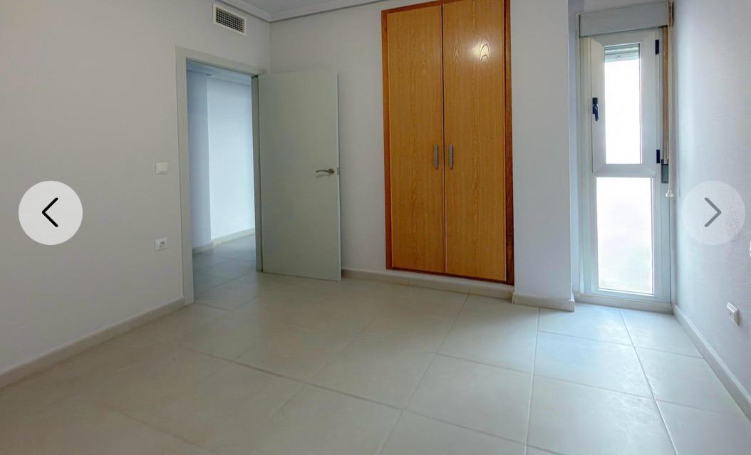 Semi-Renovated Apartment 200m from Cura Torrevieja Beach — 8