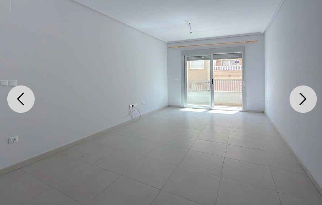 Semi-Renovated Apartment 200m from Cura Torrevieja Beach — 17